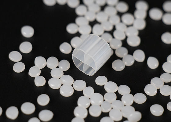 White Hdpe MBBR Moving Bed Biofilm Reactor 800m2/M3 Luas permukaan besar