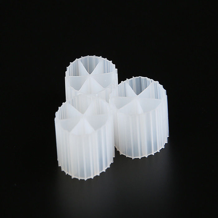 Koi Pond Biocell Filter Media Plastik Bio Media 6 Lubang Dengan Warna Putih Dan Perawan HDPE