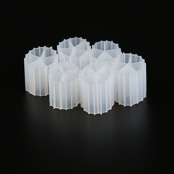 Putih 5 lubang Perawan HDPE Filter Media Umur Panjang Ukuran 10mm X 7mm