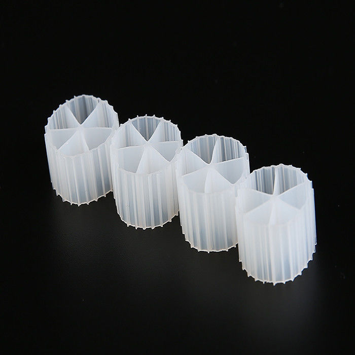 Umur Panjang MBBR Biocell Filter Media 0.96g/cm3 - 0.98g/cm3 Densitas