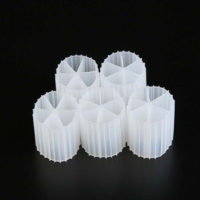 Pengolahan Air Limbah MBBR Filter Media 0,96 - 0,98g/Cm3 Densitas Dengan Teknologi A/O Tangki Anaerob Berwarna Putih