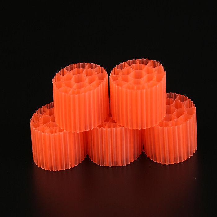 Black Virgin HDPE Material MBBR Plastic Filter Media Untuk Akuarium 25mm X 12mm