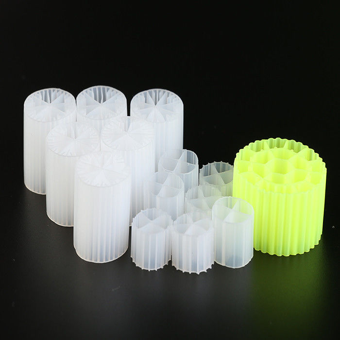 Black Virgin HDPE Material MBBR Plastic Filter Media Untuk Akuarium 25mm X 12mm