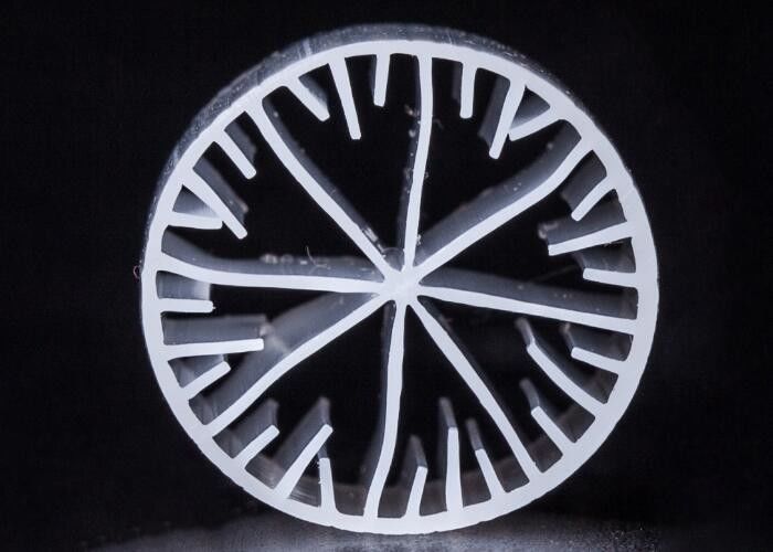 Virgin HDPE Material MBBR Bio Media Warna Putih 15*15mm Ukuran Untuk Air Limbah