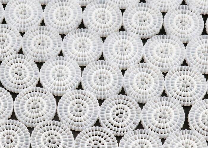 Bio Film Growth Fast K1 Micro Filter Media 25*10mm Setiap Warna HDPE Kaldnes