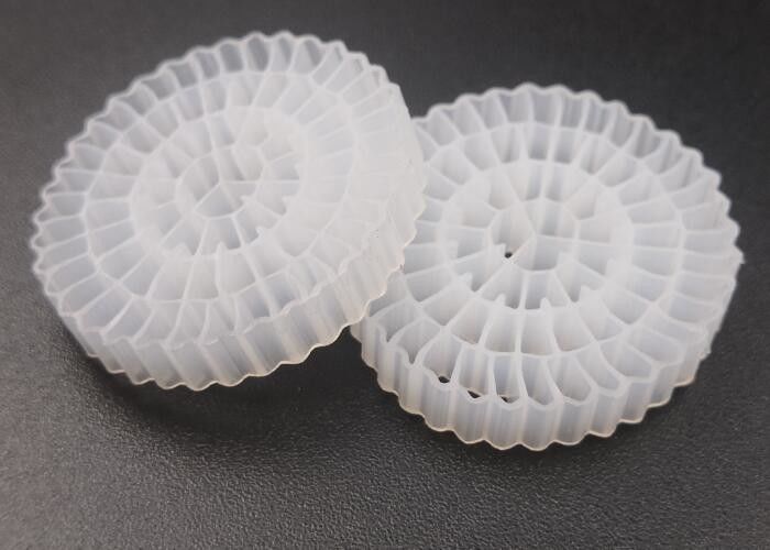 Virgin HDPE Material MBBR Bio Media K5 Warna Putih Dengan Ukuran 25*4mm Untuk Peralatan IFAS