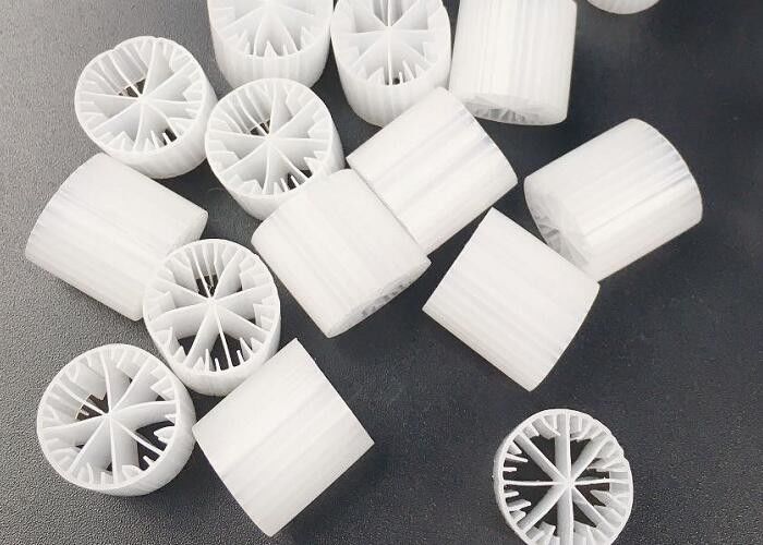 Ramah Lingkungan Perawatan Air Tangki Anaerobik MBBR Bio Media 15*15mm Luas permukaan besar