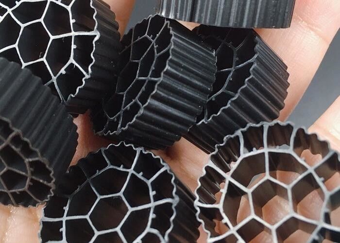 Warna Hitam K3 MBBR Filter Carrier Untuk Pengolahan Air Industri 25 * 10mm