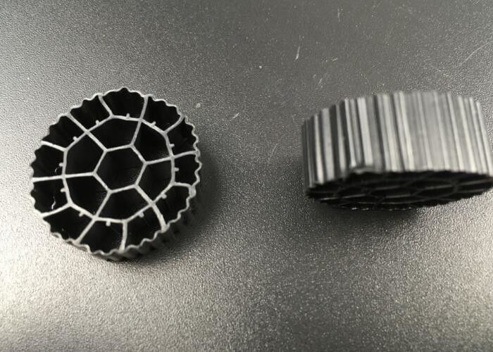 Warna Hitam K3 MBBR Filter Carrier Untuk Pengolahan Air Industri 25 * 10mm