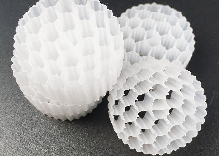 Akwaponik Mbbr Biochips Media Filter BIO Menghemat Sumber Daya Air Pertumbuhan Biofilm yang Berkualitas
