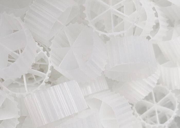 MBBR BIOCELL pengolahan air limbah hidroponik 6 ruangan 16*10mm warna putih tahan api jangka panjang pembawa pengisi