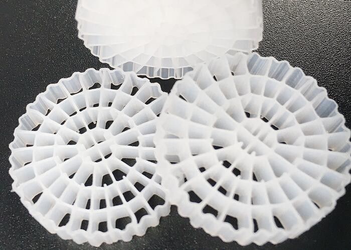 K3 Kaldnes Mbbr Bola Terapung BIO Filter Media Hdpe 25*4mm Warna Putih