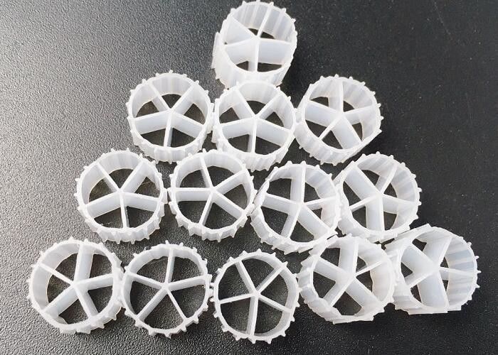 10*7mm MBBR kapal terapung peternakan ikan akuakultur berbasis lahan hdpe bahan lingkungan warna putih berkualitas tinggi