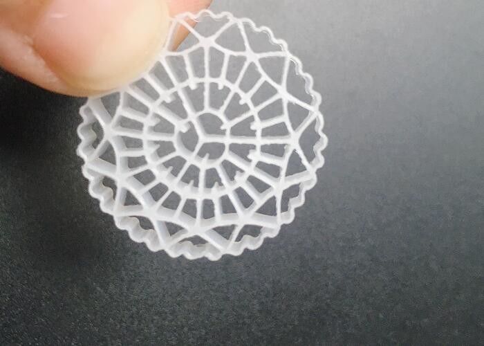 luas permukaan tinggi UV tahan mbbr bio media udang akuakultur COD BOD penghapusan 25*5mm hdpe biochips warna putih