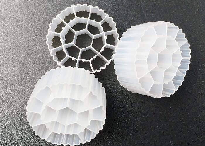 Tangki KOI 19 kamar Pengangkut biofilm MBBR bahan HDPE warna putih 25 * 12mm media pengolahan limbah a / o proses