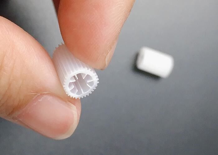 Pengangkut Biofilm untuk Tangki Biokimia Dengan Tempat Tidur Bergerak 5 * 10mm Bahan Pinggul