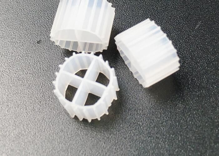 Kaldnes MBBR Bio Filter Media Terapung Bergerak Biofilm Reaktor Akuarium warna putih 11*7mm