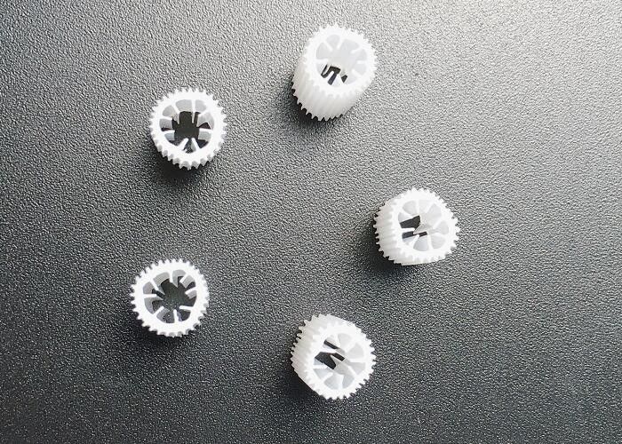 Industri Hdpe Filter Media HIPS Bahan 5 * 5mm Ukuran Sertifikasi SGS Warna yang Disesuaikan