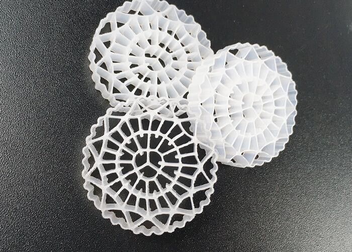 Warna Alam MBBR Filter Media Luas permukaan tinggi 25mm X 4mm Ukuran