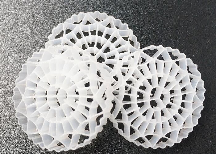 Warna Alam MBBR Filter Media Luas permukaan tinggi 25mm X 4mm Ukuran