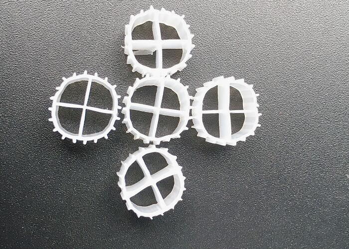 Warna Putih 11*7mm K1 Bio Filter Hdpe Mbbr Bio Carrier Floating Bioballs