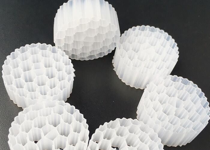 Plastik Bio MBBR Pengolahan Air FAB / Filter Menetes Pengemasan media terapung 25 * 12mm