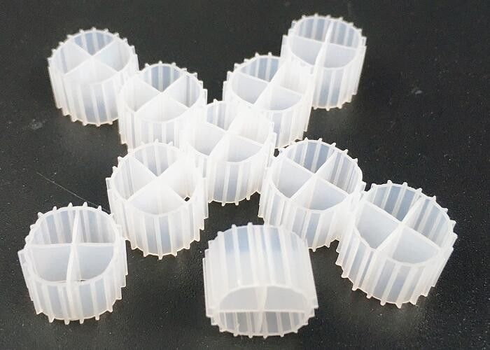 Aktivitas Biologis Tinggi PE Pindah Tempat Tidur Biofilm Reaktor K1 Filter Akuarium