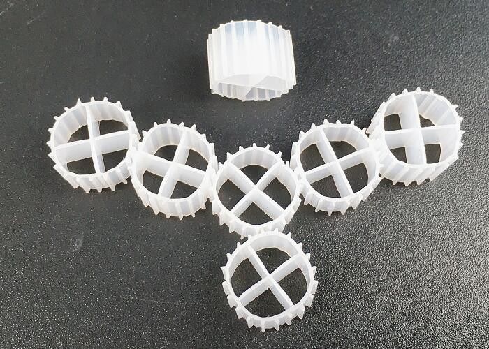 Warna Putih MBBR Media Biofilm Carrier Dengan Super Decarburization Dan Virgin HDPE Material