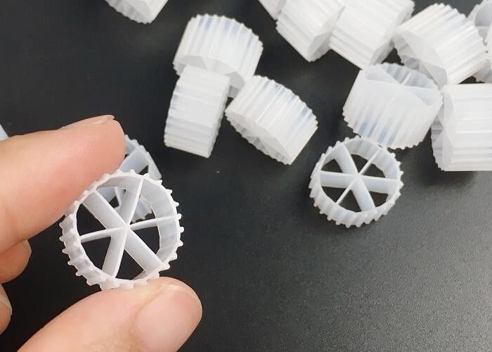 Resistensi dampak yang baik HDPE MBBR Media Filter Kaldnes untuk kolam