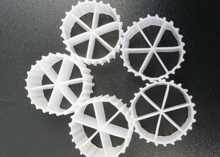 16mm X 10mm Media Filter Terapung Hidrofilik Perawan Bahan HDPE MBBR