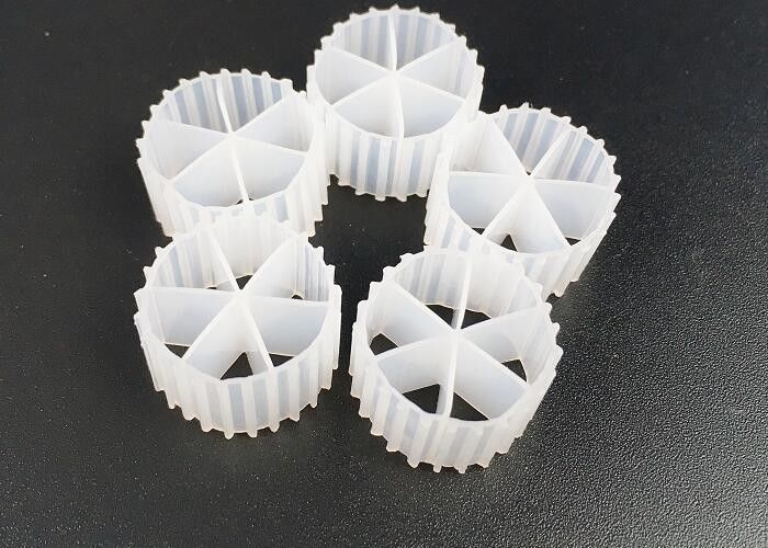 Biochips Kolam Ikan MBBR K1 Filter Media 20 Tahun Umur Panjang 25mm X 12mm