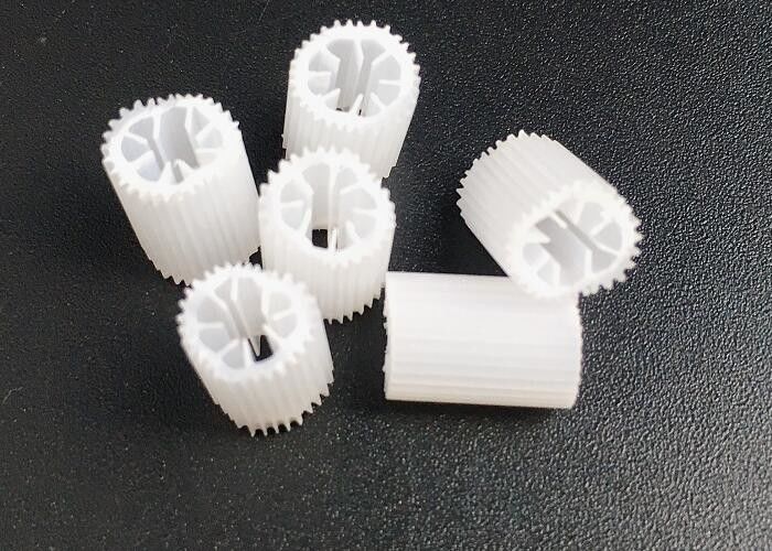 MBBR Bio Media Berat Ukuran 5 * 10mm Putih Perawan HIPS Bahan Plastik Biocell Untuk pengobatan