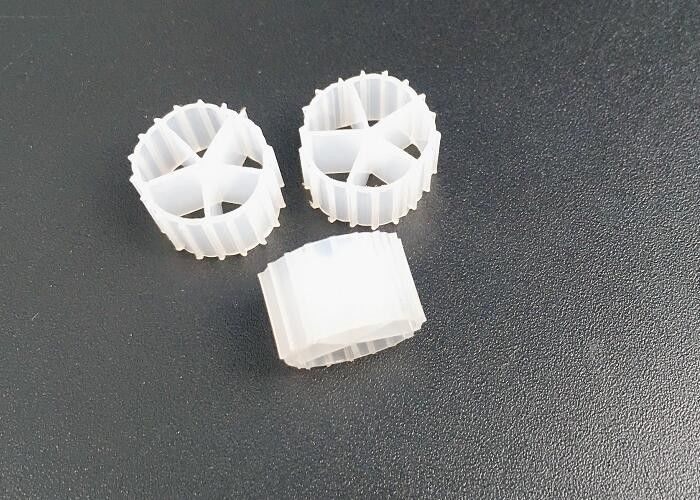 Putih 5 lubang Perawan HDPE Filter Media Umur Panjang Ukuran 10mm X 7mm