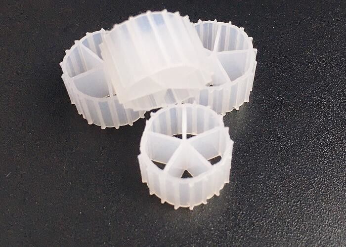 Warna alami MBBR Filter Media Dan Perawan HDPE Material MBBR Bio Media Untuk RAS 10 * 7mm