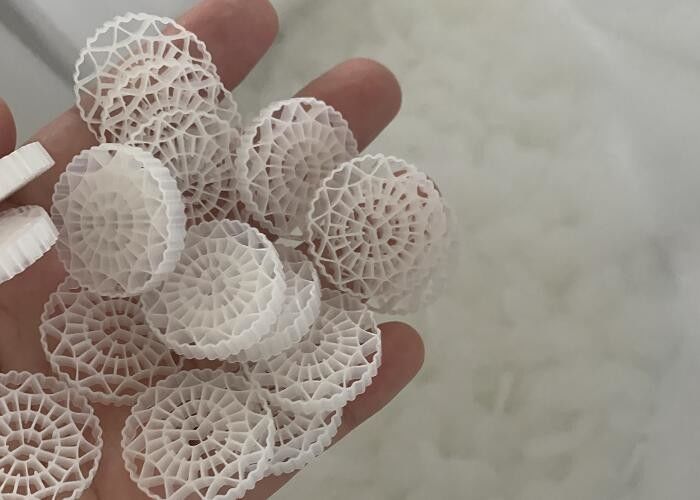 Virgin HDPE 63 lubang MBBR Filter Media Untuk Pengolahan Air