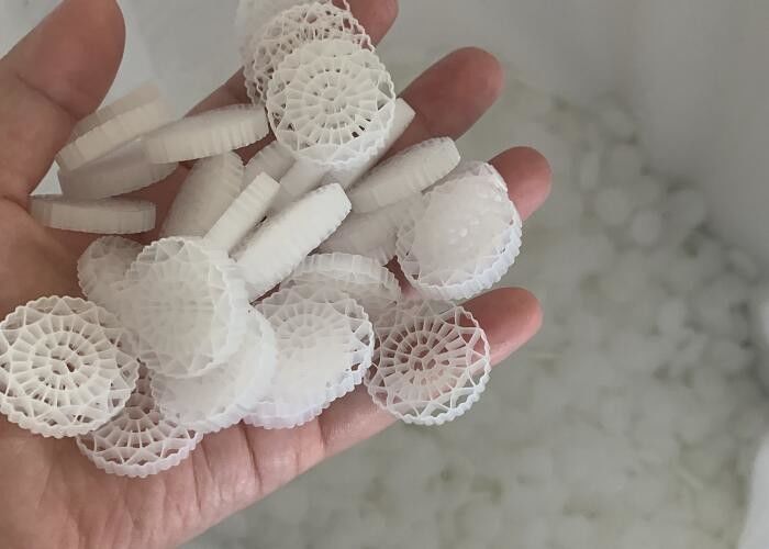 Virgin HDPE 63 lubang MBBR Filter Media Untuk Pengolahan Air