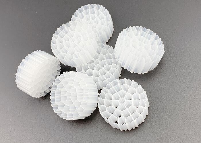Warna Putih HDPE K1 Filter Media PE37 Untuk Meningkatkan Kualitas Air