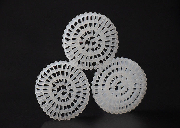 Virgin HDPE Material MBBR Bio Media Warna Putih Dan Ukuran 25*4mm Luas Permukaan Tinggi MBBR