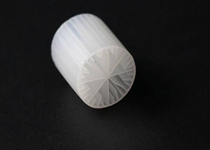 Warna Putih Media Filter MBBR 15*15mm Ukuran Bahan HDPE Untuk Pengolahan Air Limbah
