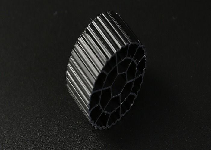 Berwarna-warni atau disesuaikan Filter Media Bergerak Plastik Untuk Akuarium Perawan Bahan HDPE