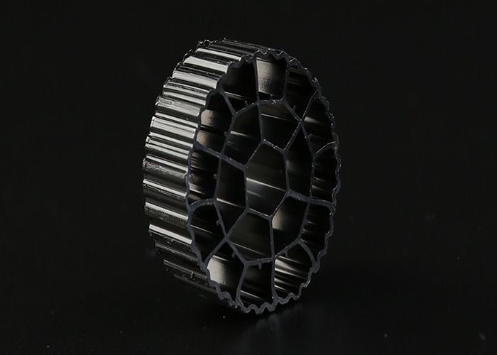 Warna Hitam Plastik MBBR Kaldnes K1 MBBR Bio Media HDPE Bahan 25mm X 12mm Ukuran