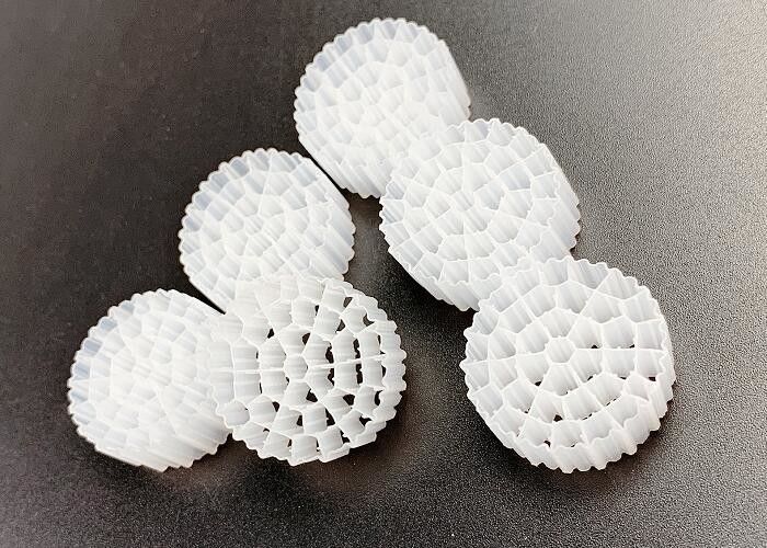 Peralatan aerasi media bio plastik IFAS MBBR K1 Filter Media Putih Warna