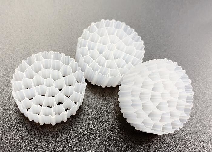 Virgin HDPE 25*10MM Warna Putih MBBR Media Filter Plastik Luas permukaan besar